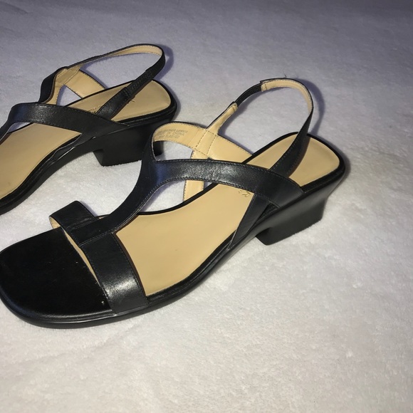 Villager A Liz Claiborne Sandals - Picture 3 of 6